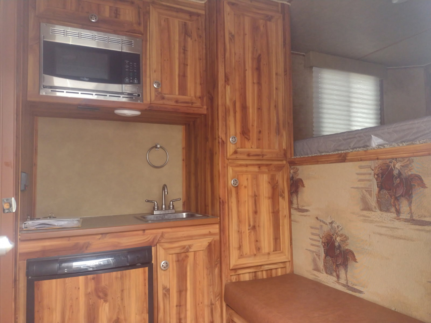Used 2019 Dixie Star 2 Horse Living Quarters Trailer
