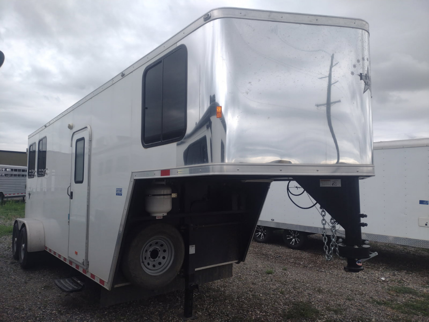 Used 2019 Dixie Star 2 Horse Living Quarters Trailer