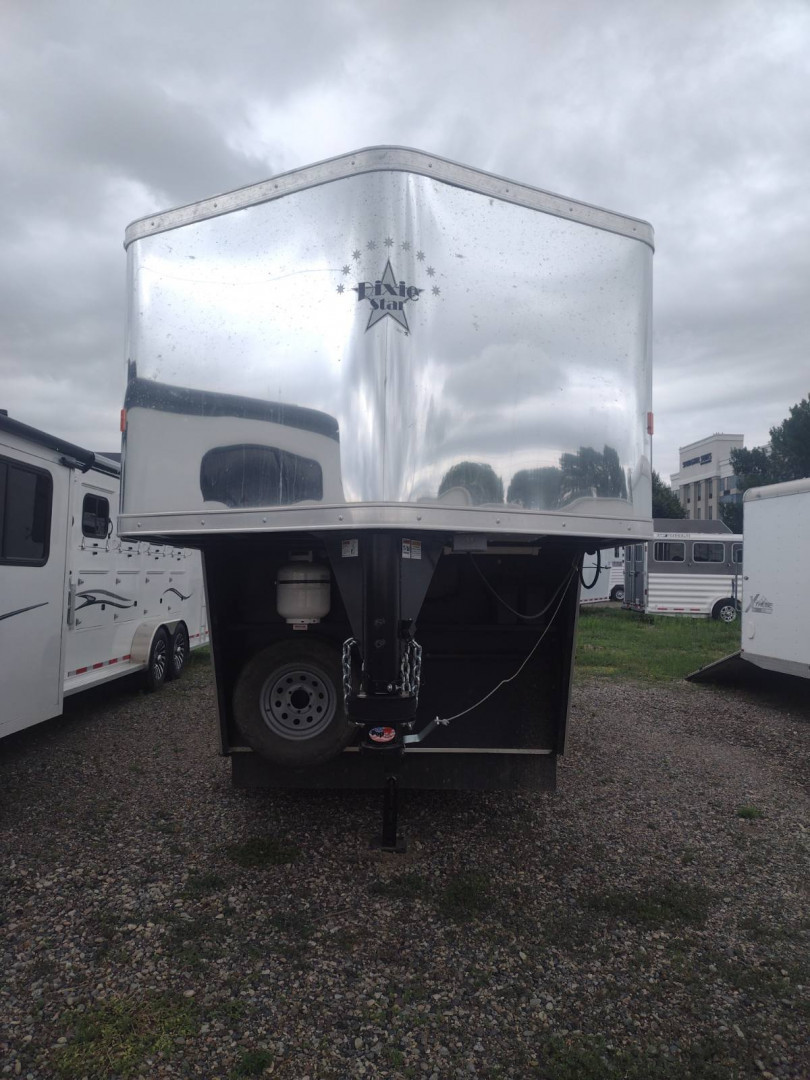 Used 2019 Dixie Star 2 Horse Living Quarters Trailer