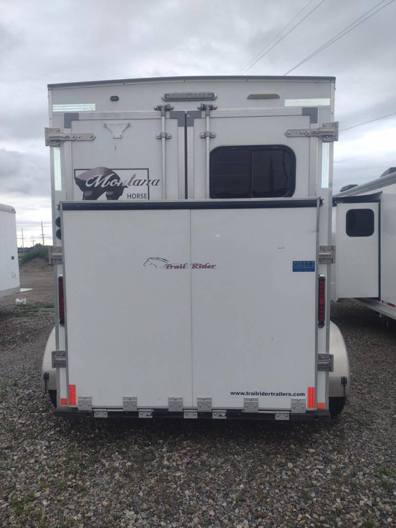 Used 2019 Dixie Star 2 Horse Living Quarters Trailer