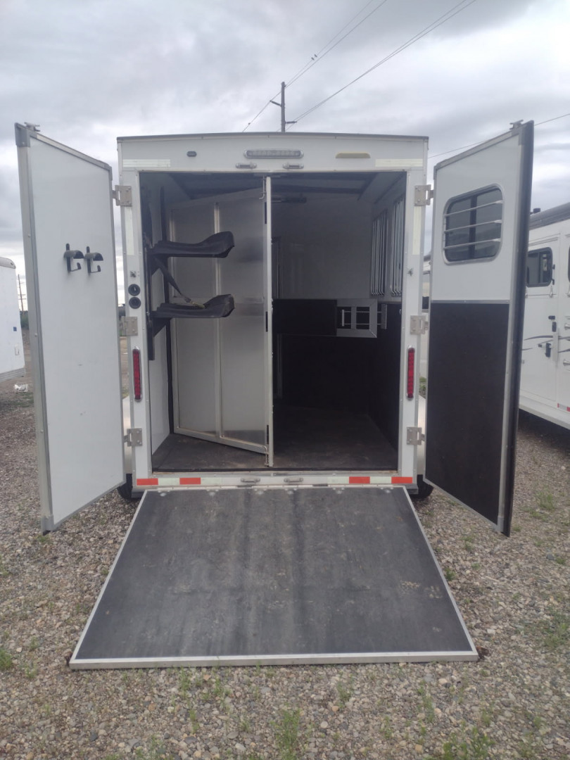 Used 2019 Dixie Star 2 Horse Living Quarters Trailer