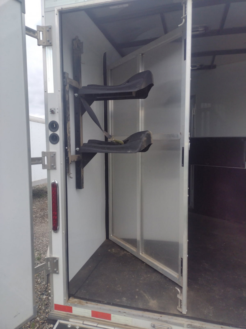 Used 2019 Dixie Star 2 Horse Living Quarters Trailer