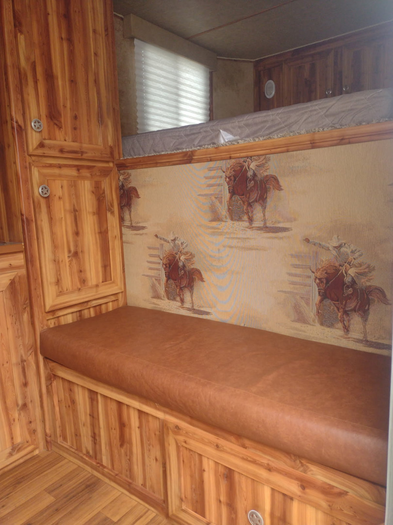 Used 2019 Dixie Star 2 Horse Living Quarters Trailer