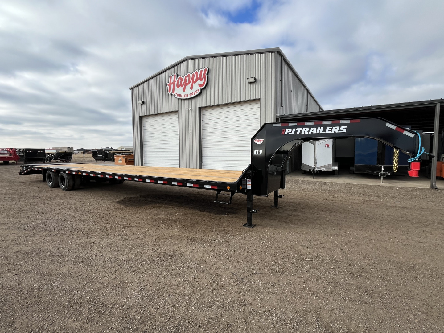 New 2026 PJ 102"x40' GN Low-Pro Flatbed w/ Duals - LD