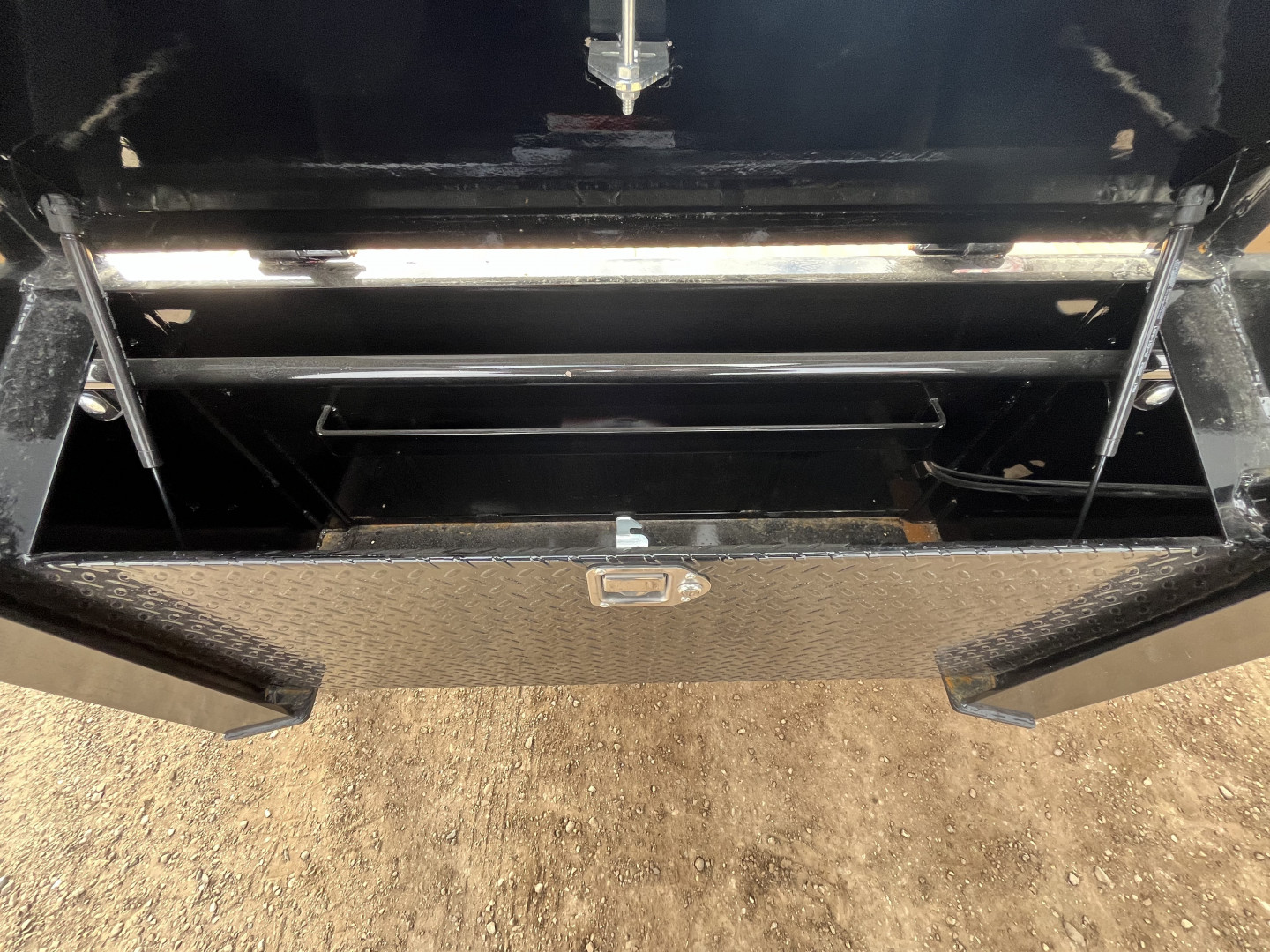 New 2026 PJ 102"x40' GN Low-Pro Flatbed w/ Duals - LD