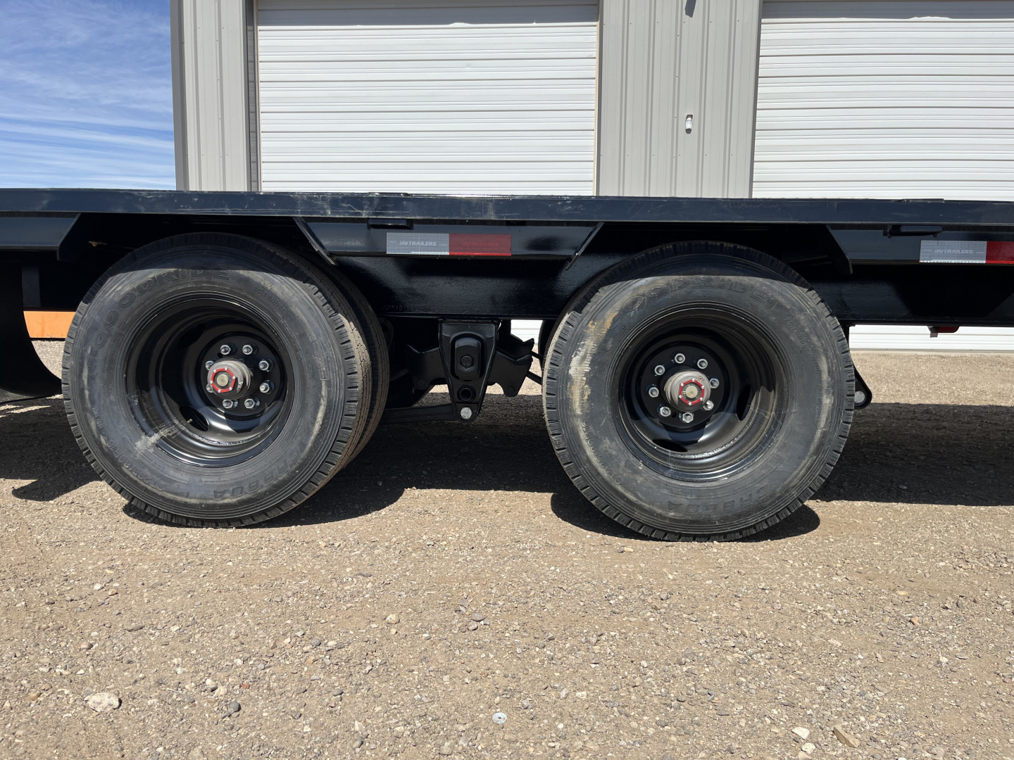 New 2026 PJ 102"x40' GN Low-Pro Flatbed w/ Duals - LD