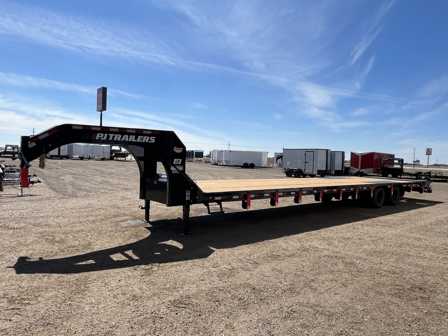 New 2026 PJ 102"x40' GN Low-Pro Flatbed w/ Duals - LD