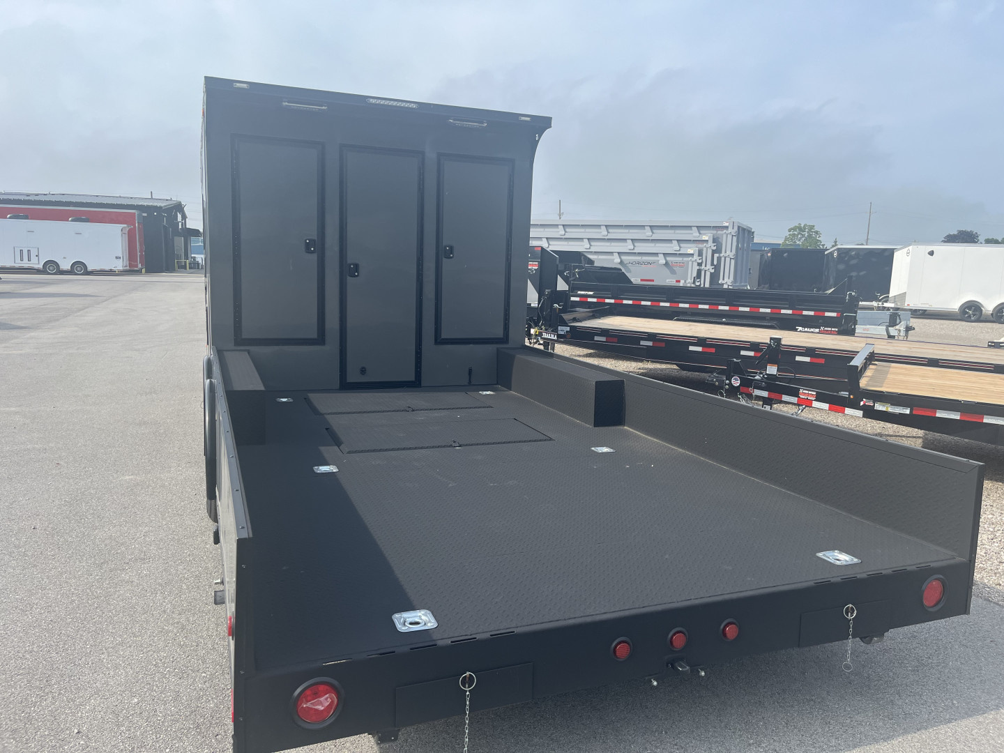 New 2024 United Trailers UTH-8.528TA52 TOY HAULER