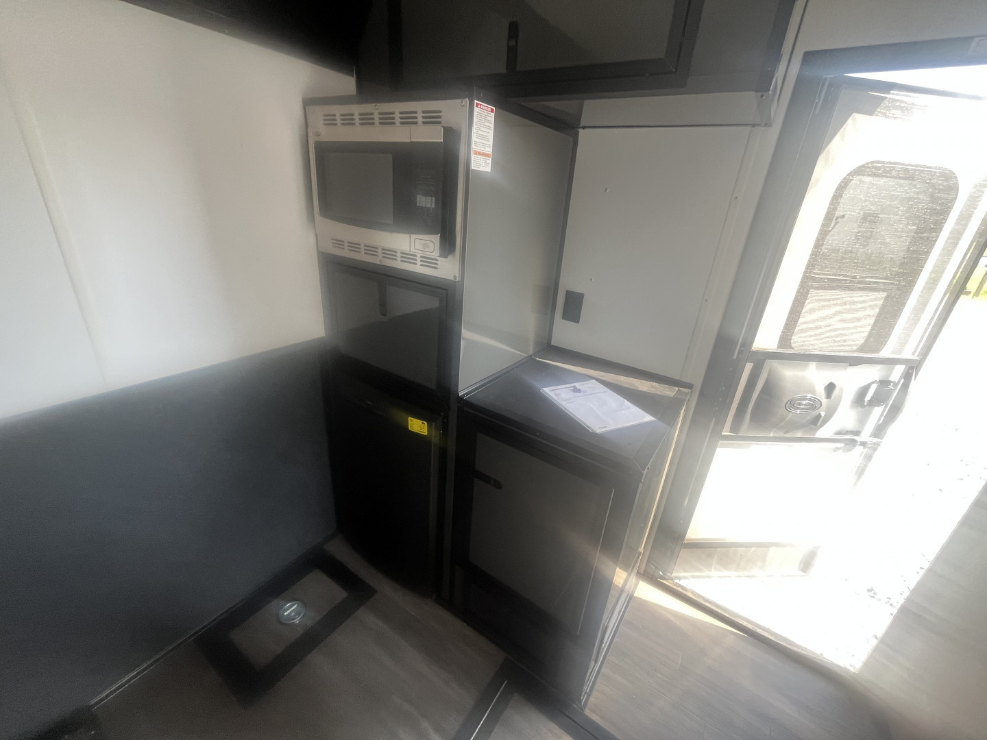 New 2024 United Trailers UTH-8.528TA52 TOY HAULER