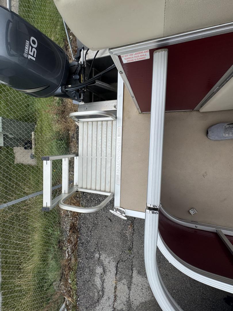 Used 2009 Bennington 2274 RLi Tri-Toon