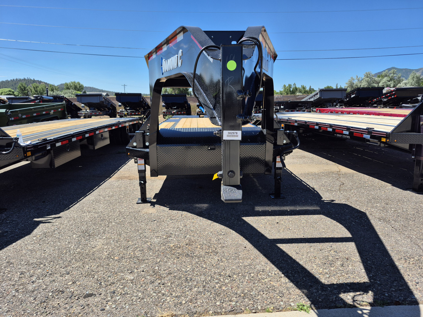 New 2025 Diamond C Gooseneck Tandem Axle Deckover/18,000 GVWR/102"x28'