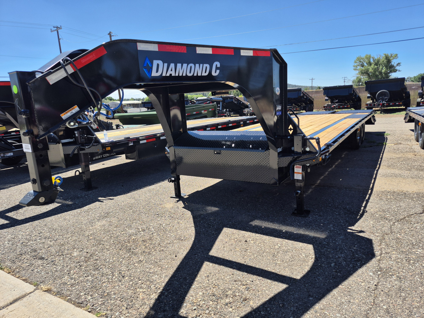 New 2025 Diamond C Gooseneck Tandem Axle Deckover/18,000 GVWR/102"x28'