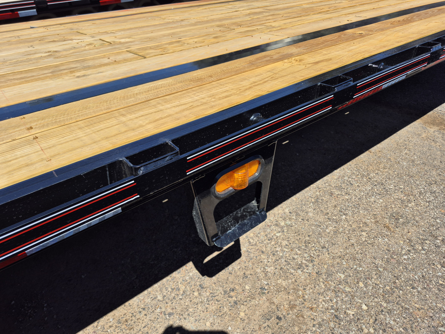 New 2025 Diamond C Gooseneck Tandem Axle Deckover/18,000 GVWR/102"x28'