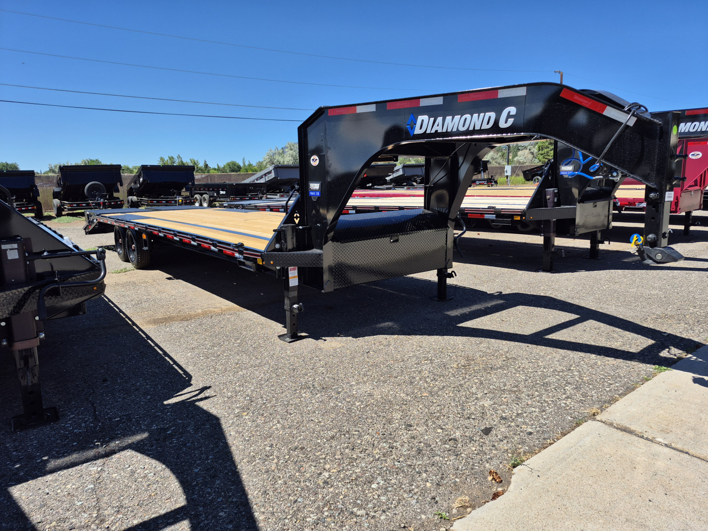 New 2025 Diamond C Gooseneck Tandem Axle Deckover/18,000 GVWR/102"x28'