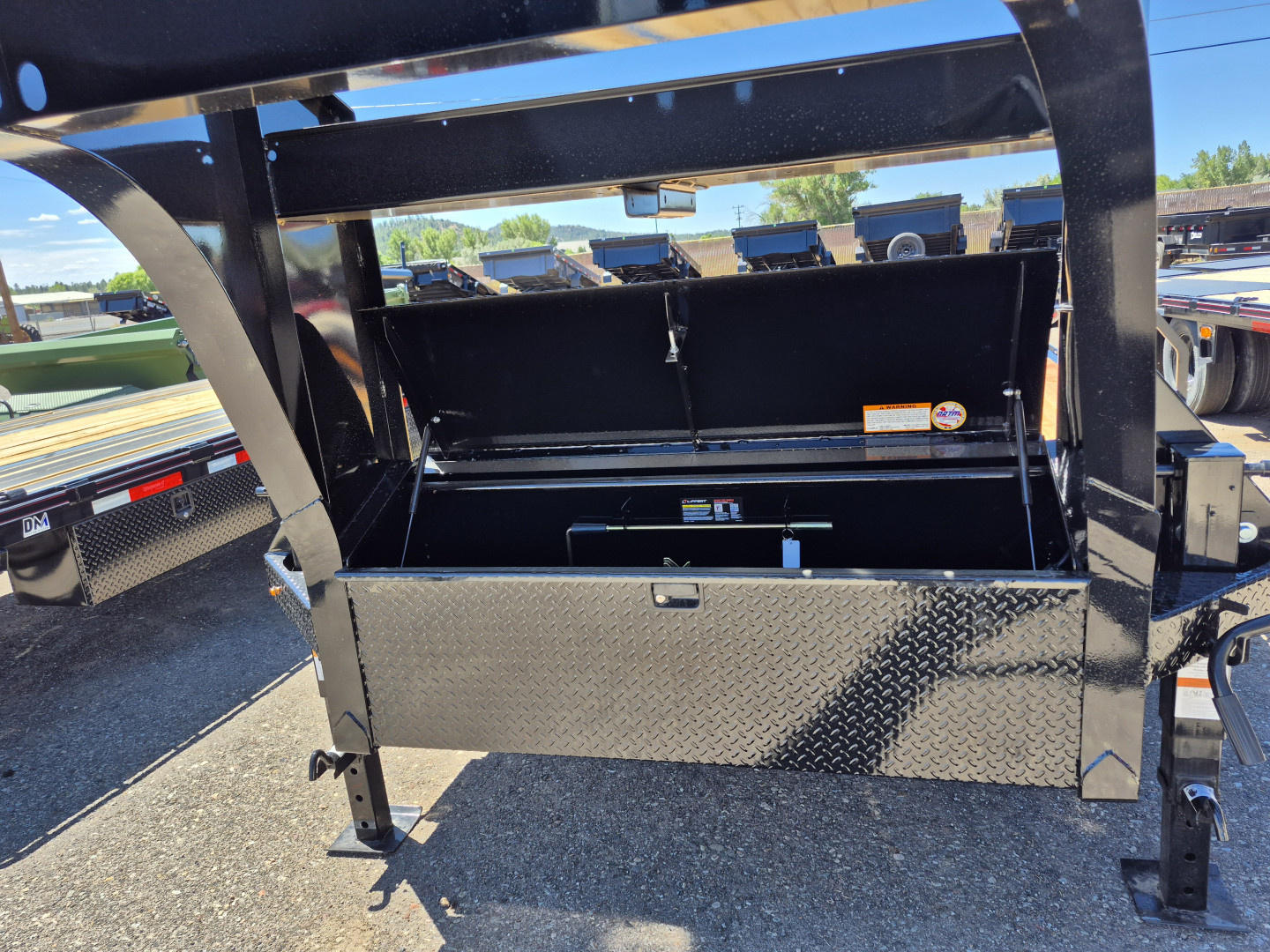 New 2025 Diamond C Gooseneck Tandem Axle Deckover/18,000 GVWR/102"x28'