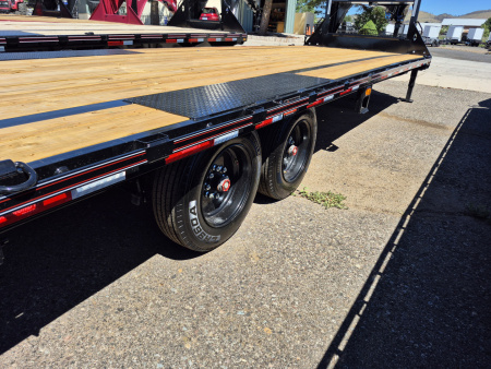 New 2025 Diamond C Gooseneck Tandem Axle Deckover/18,000 GVWR/102"x28'