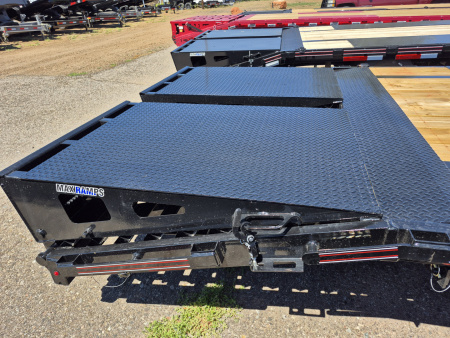 New 2025 Diamond C Gooseneck Tandem Axle Deckover/18,000 GVWR/102"x28'