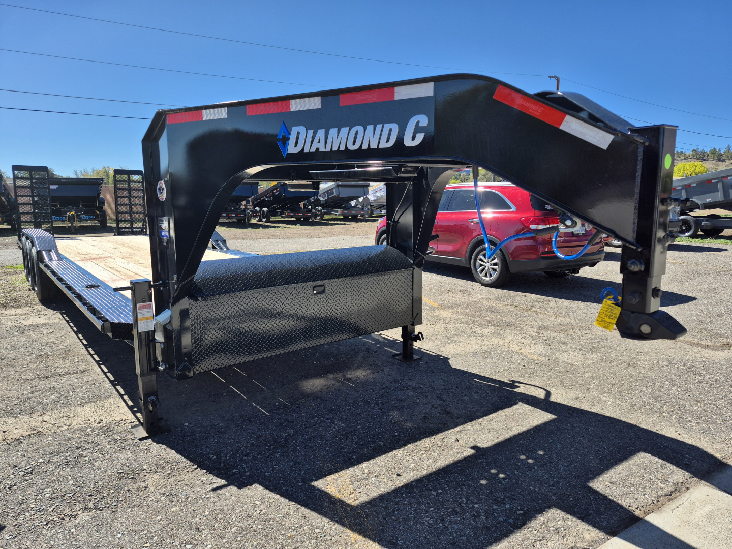New 2025 Diamond C Gooseneck Tri Axle Equipment w/Drive over fenders/24,000 GVWR/102"x30'