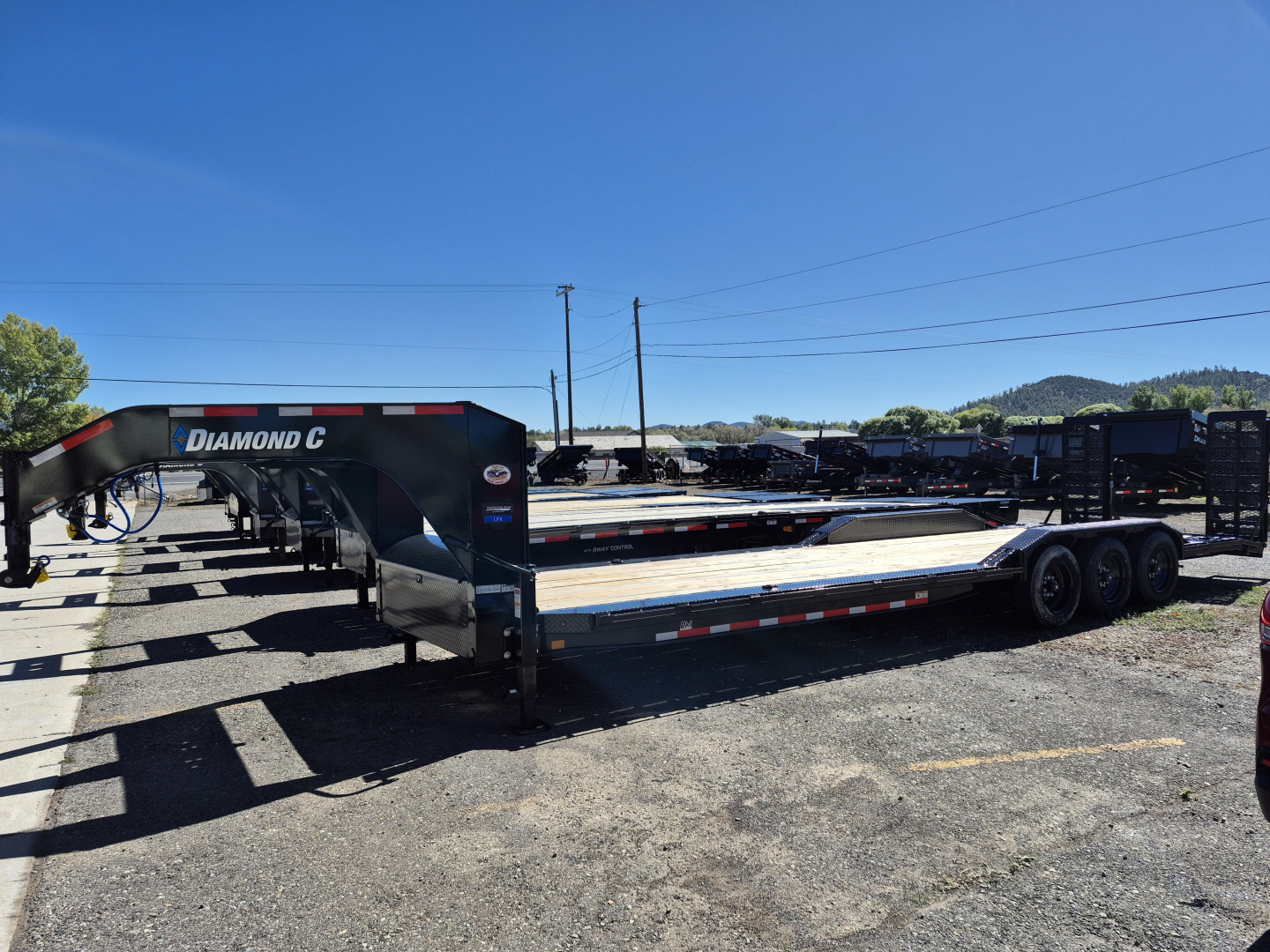 New 2025 Diamond C Gooseneck Tri Axle Equipment w/Drive over fenders/24,000 GVWR/102"x30'