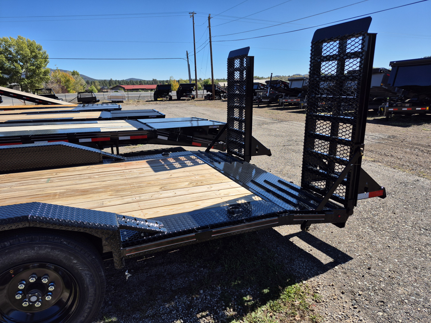 New 2025 Diamond C Gooseneck Tri Axle Equipment w/Drive over fenders/24,000 GVWR/102"x30'