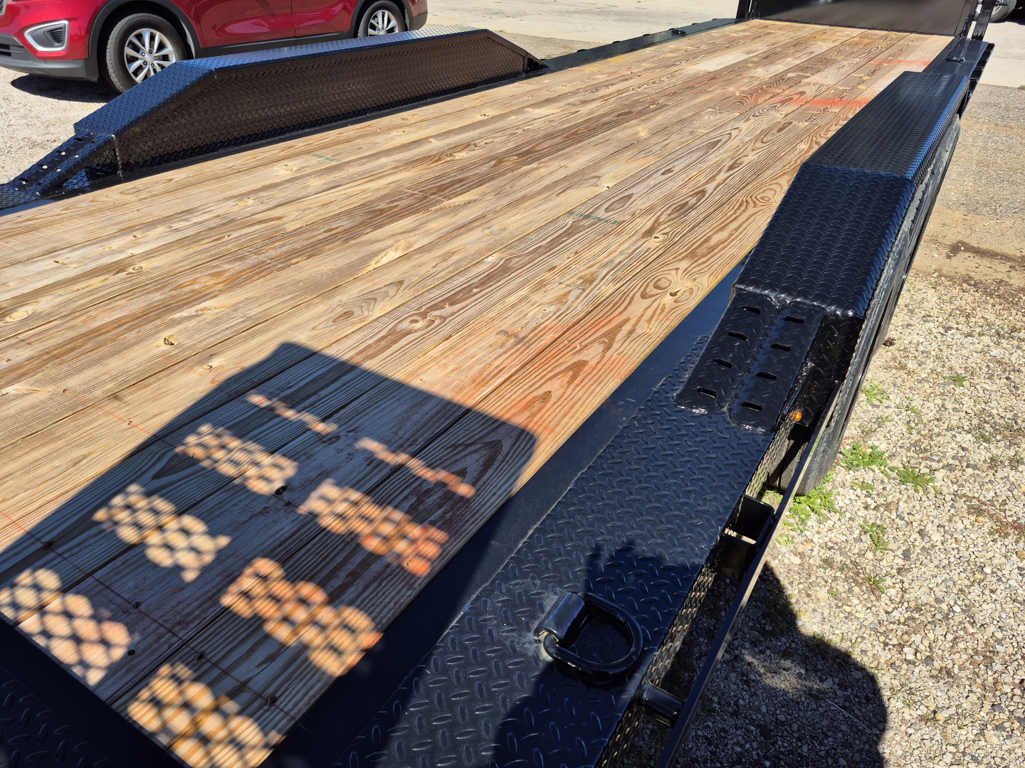 New 2025 Diamond C Gooseneck Tri Axle Equipment w/Drive over fenders/24,000 GVWR/102"x30'