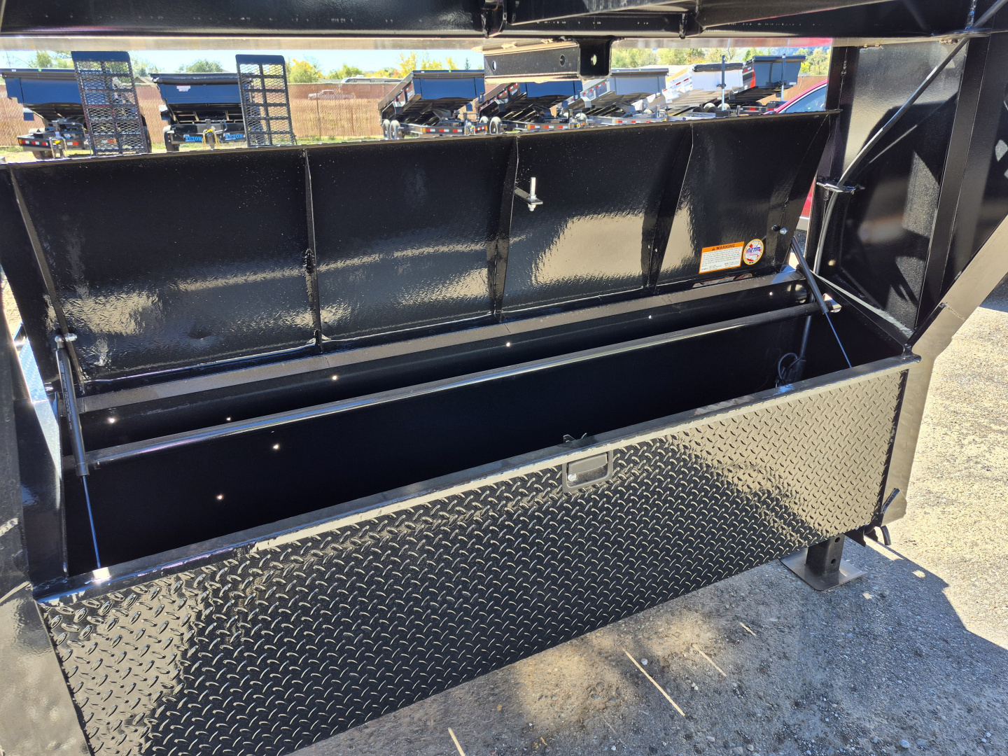 New 2025 Diamond C Gooseneck Tri Axle Equipment w/Drive over fenders/24,000 GVWR/102"x30'