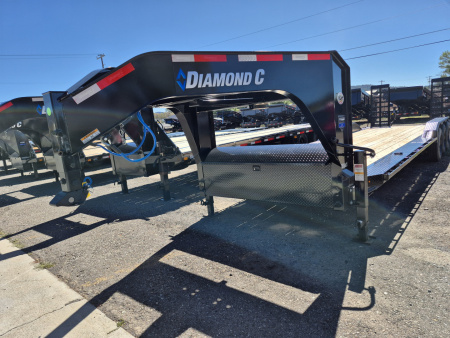 New 2025 Diamond C Gooseneck Tri Axle Equipment w/Drive over fenders/24,000 GVWR/102 x30'