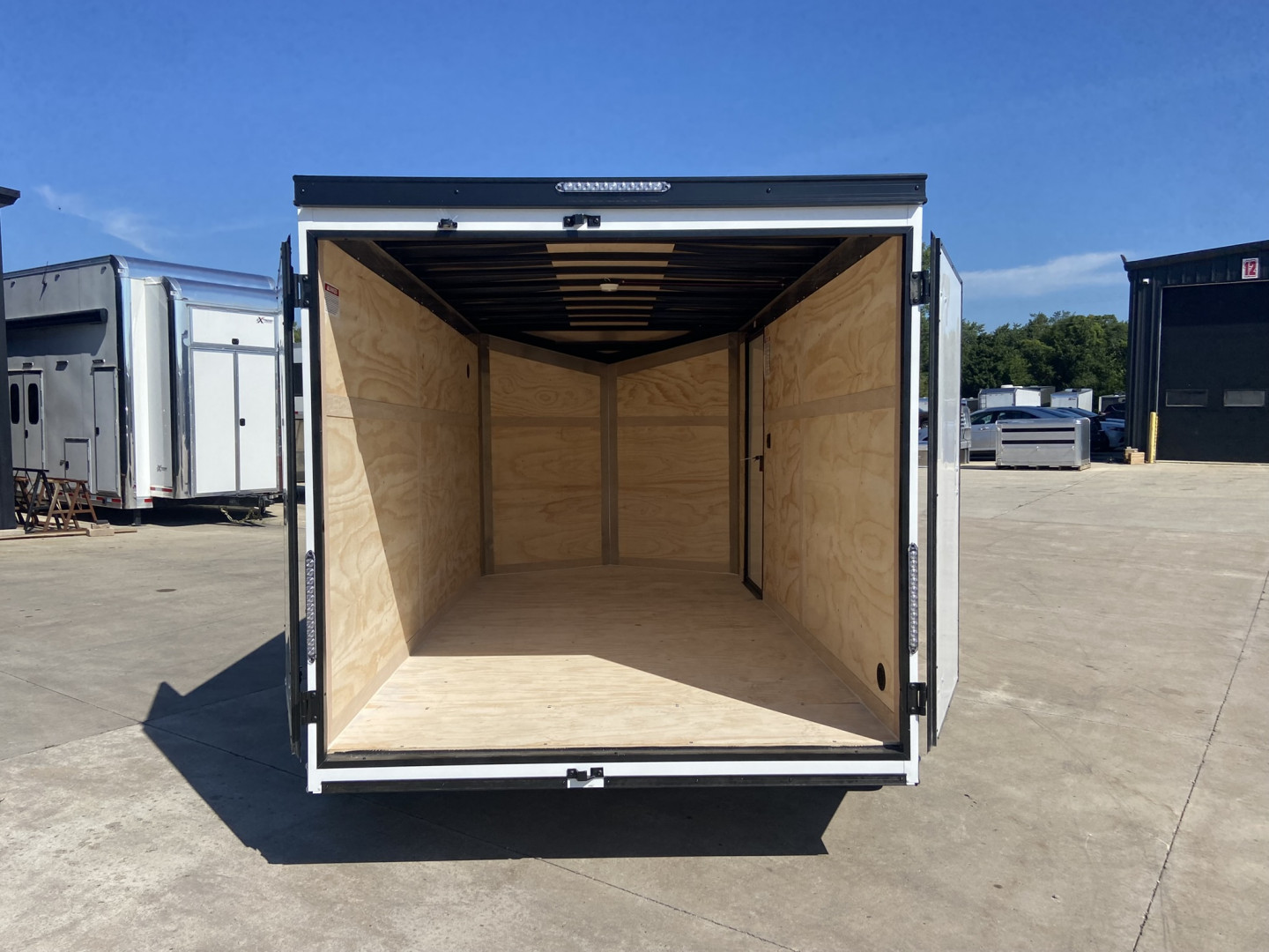New United UJ-S 14' V-Nose Enclosed Cargo Trailer