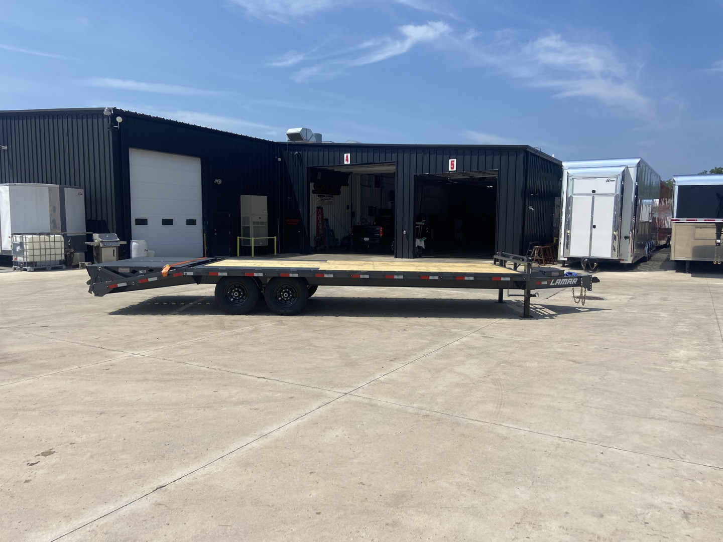 New Lamar 24' Deckover Trailer
