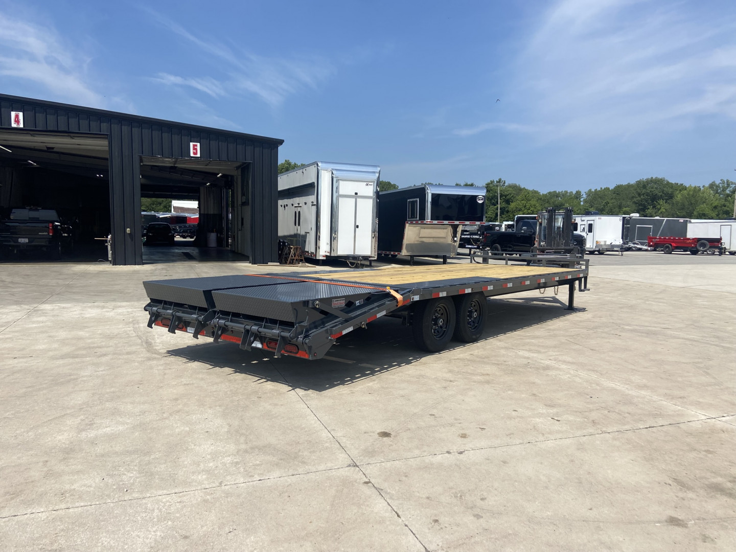 New Lamar 24' Deckover Trailer