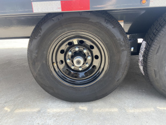 New Lamar 24' Deckover Trailer