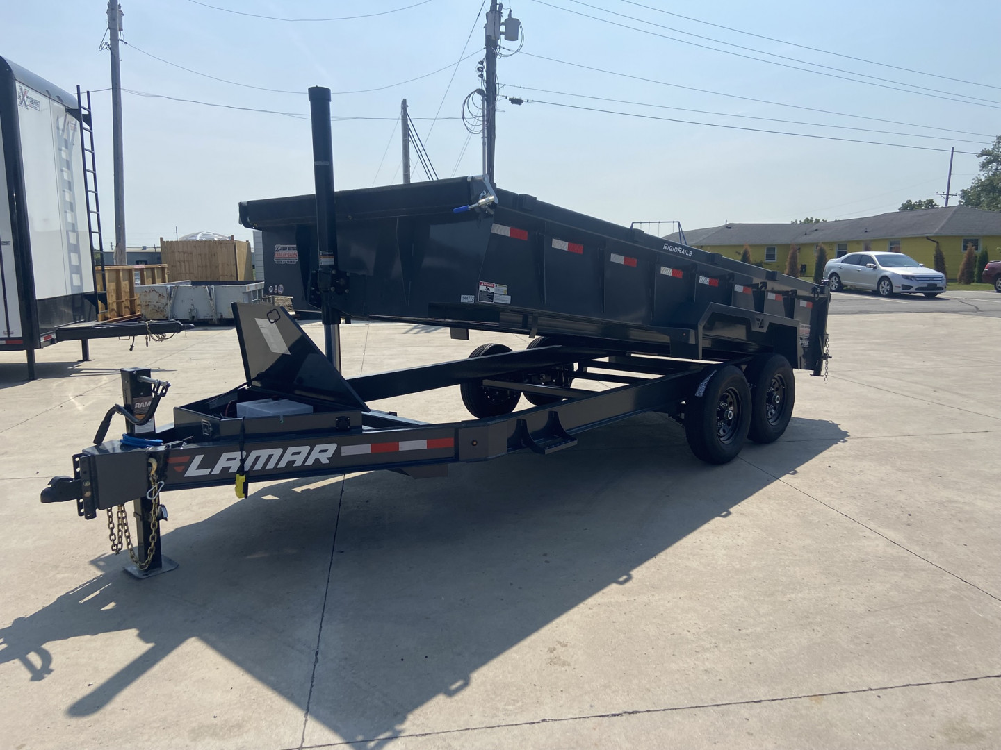 New Lamar 16' Telescopic Dump Trailer