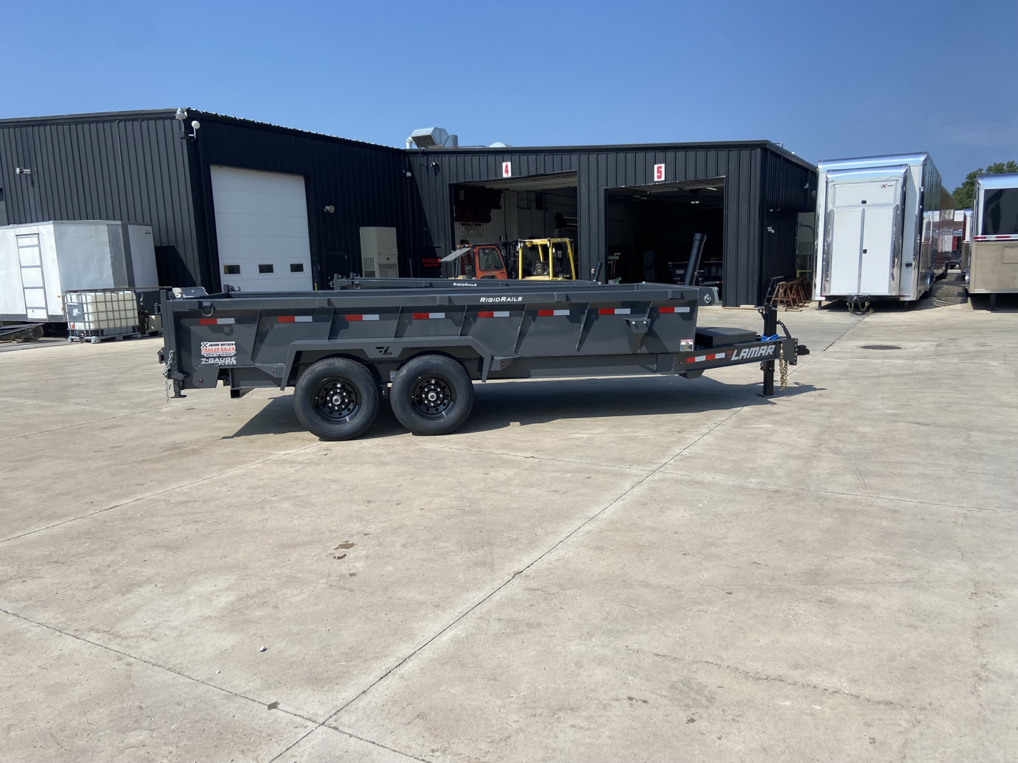 New Lamar 16' Telescopic Dump Trailer
