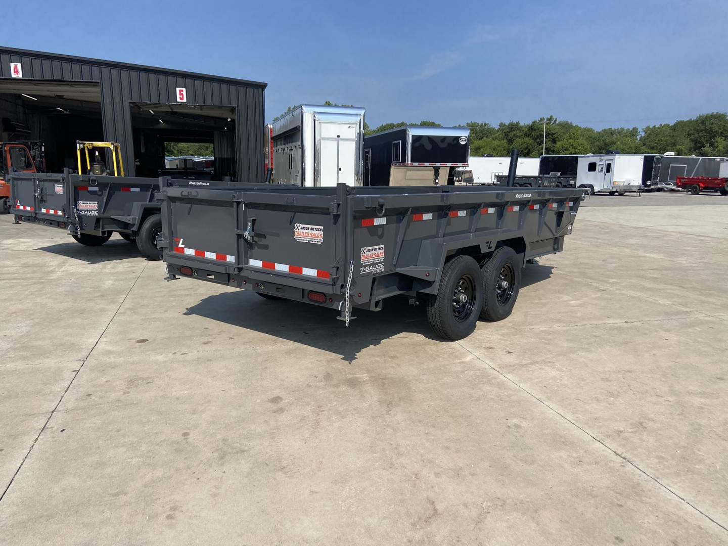 New Lamar 16' Telescopic Dump Trailer