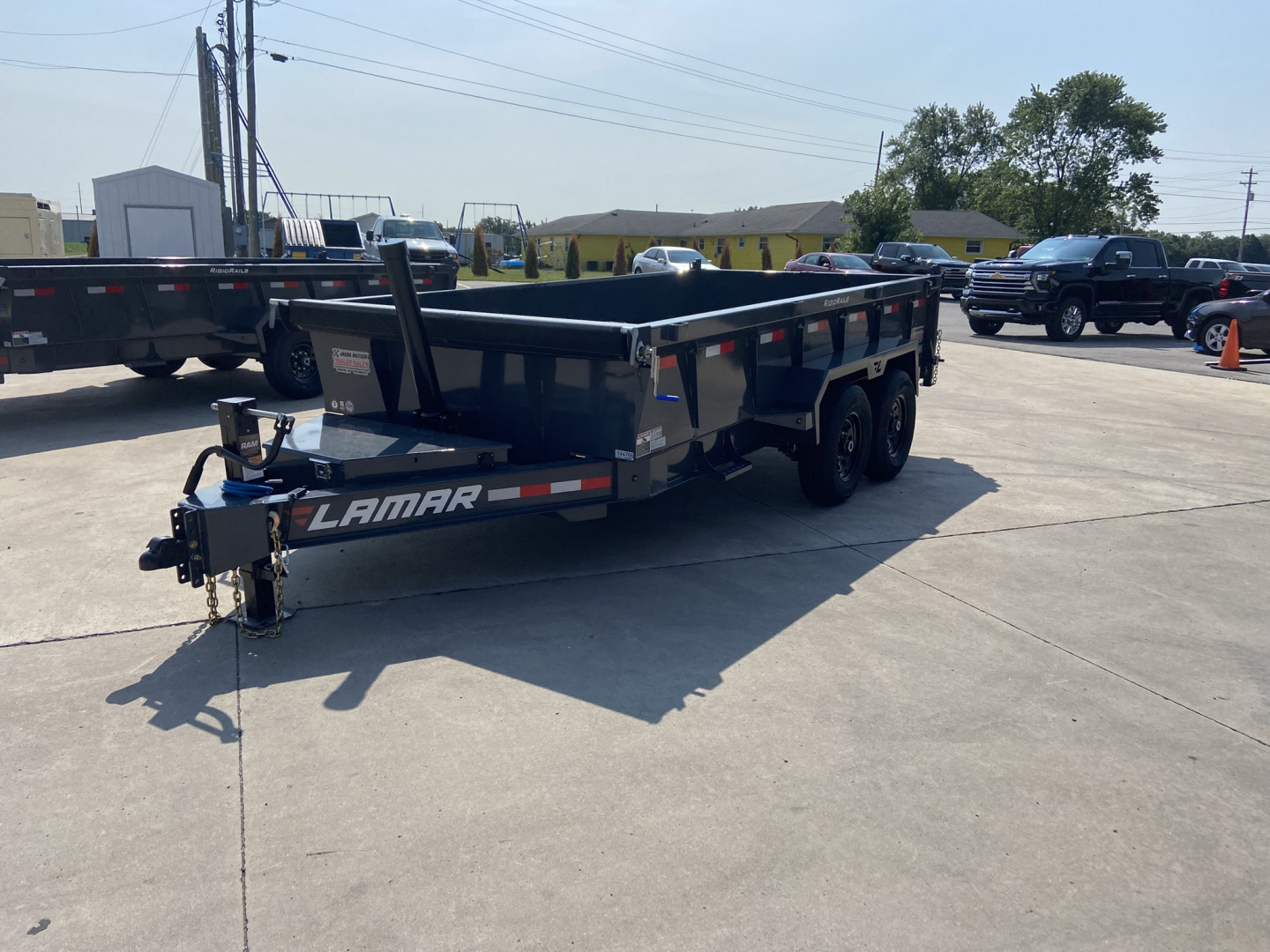 New Lamar 14' Telescopic Dump Trailer