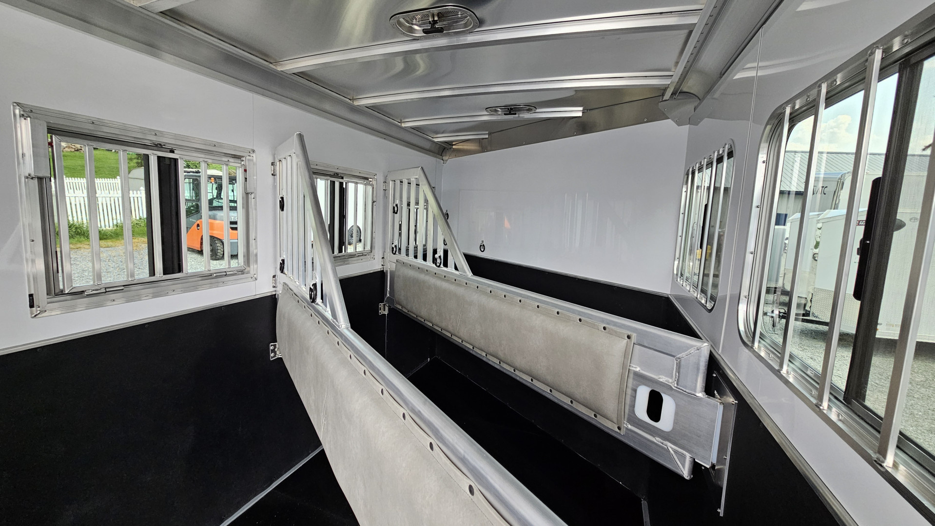 New 2026 Featherlite Trailers 9600 7X19.58 Horse Trailer