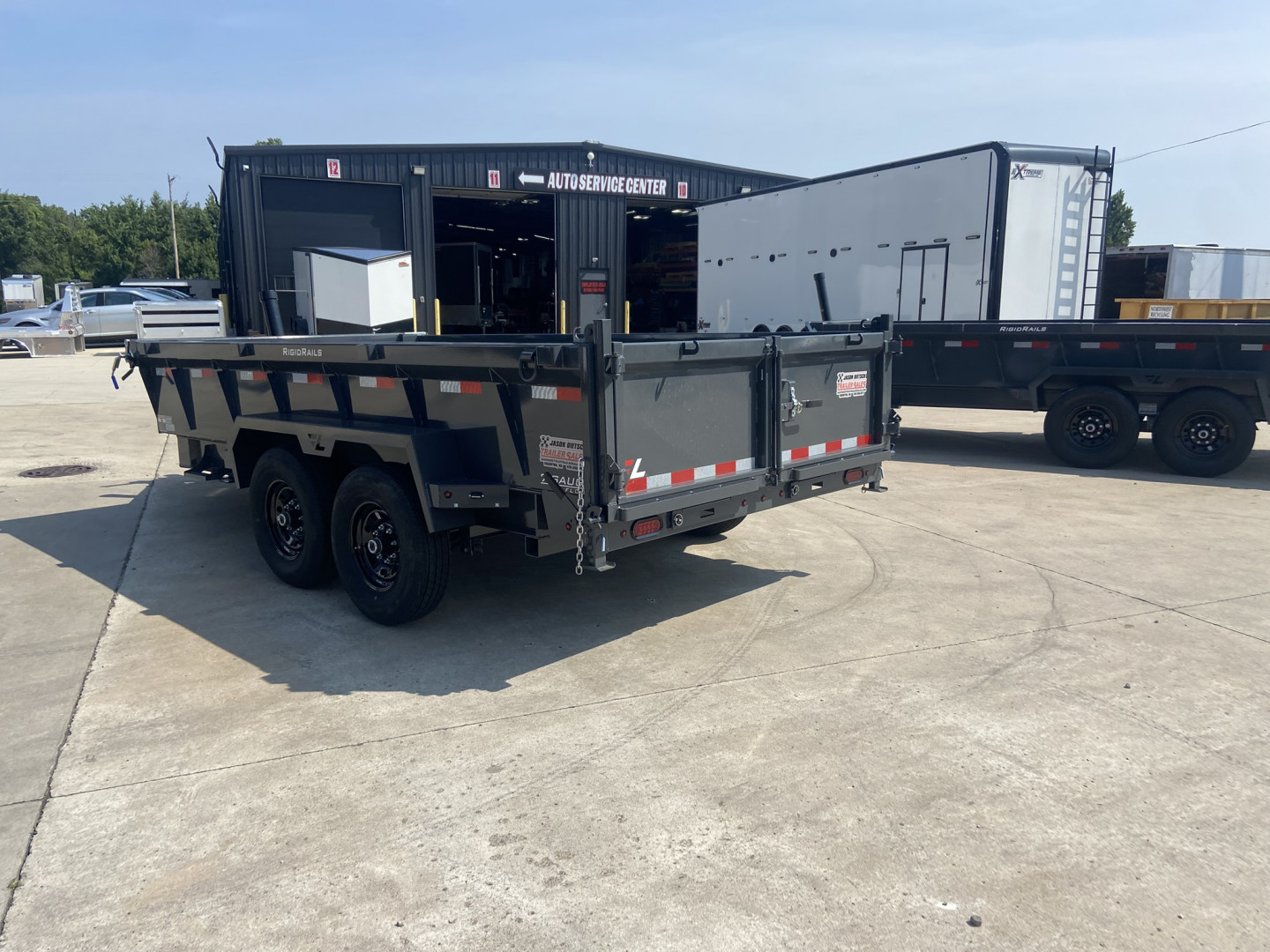 New Lamar 14' Telescopic Dump Trailer