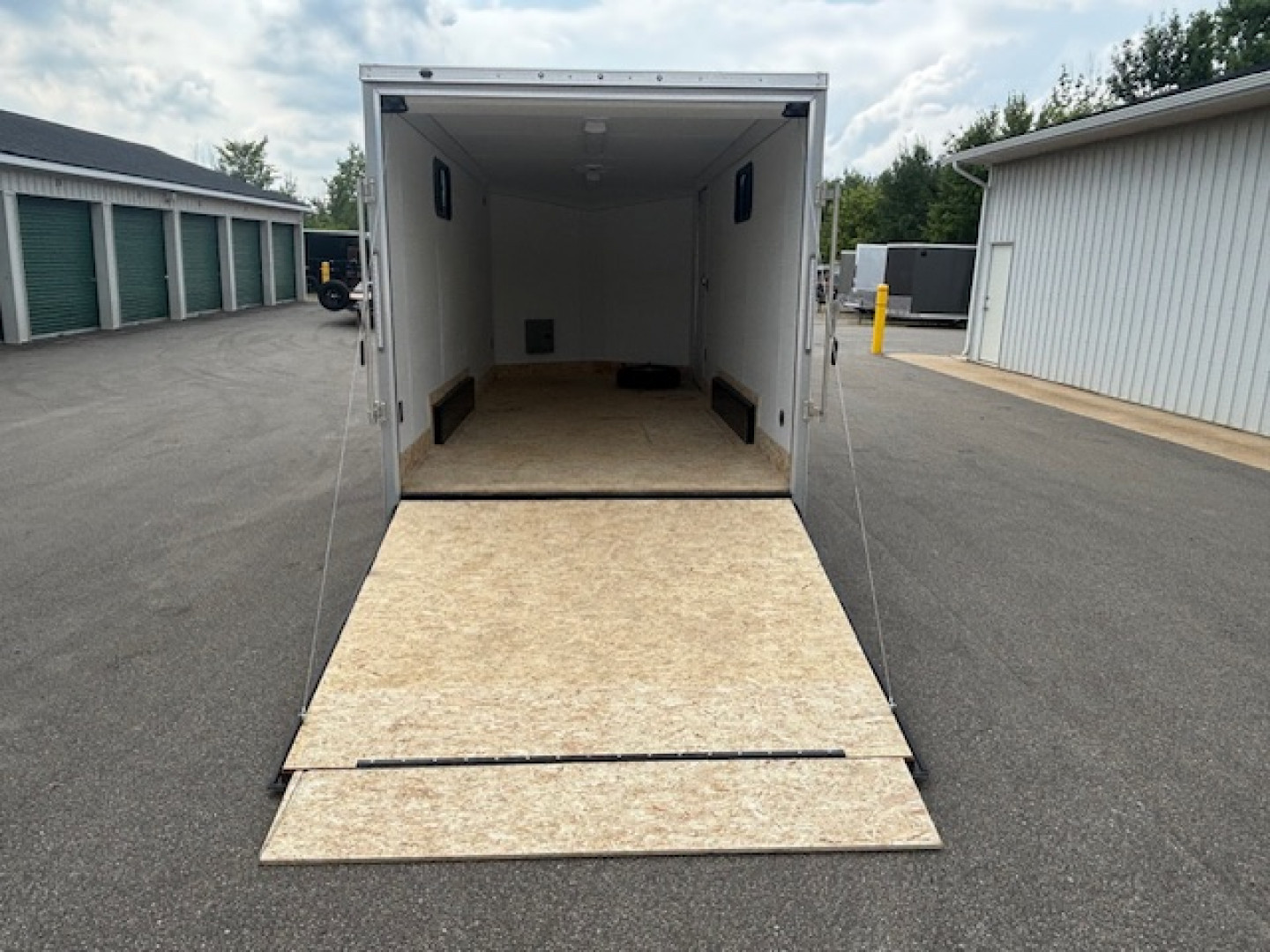 Used 2026 Discovery Trailers 7x18 ET V-Nose Ramp Door Enclosed Trailer/Toy Hauler