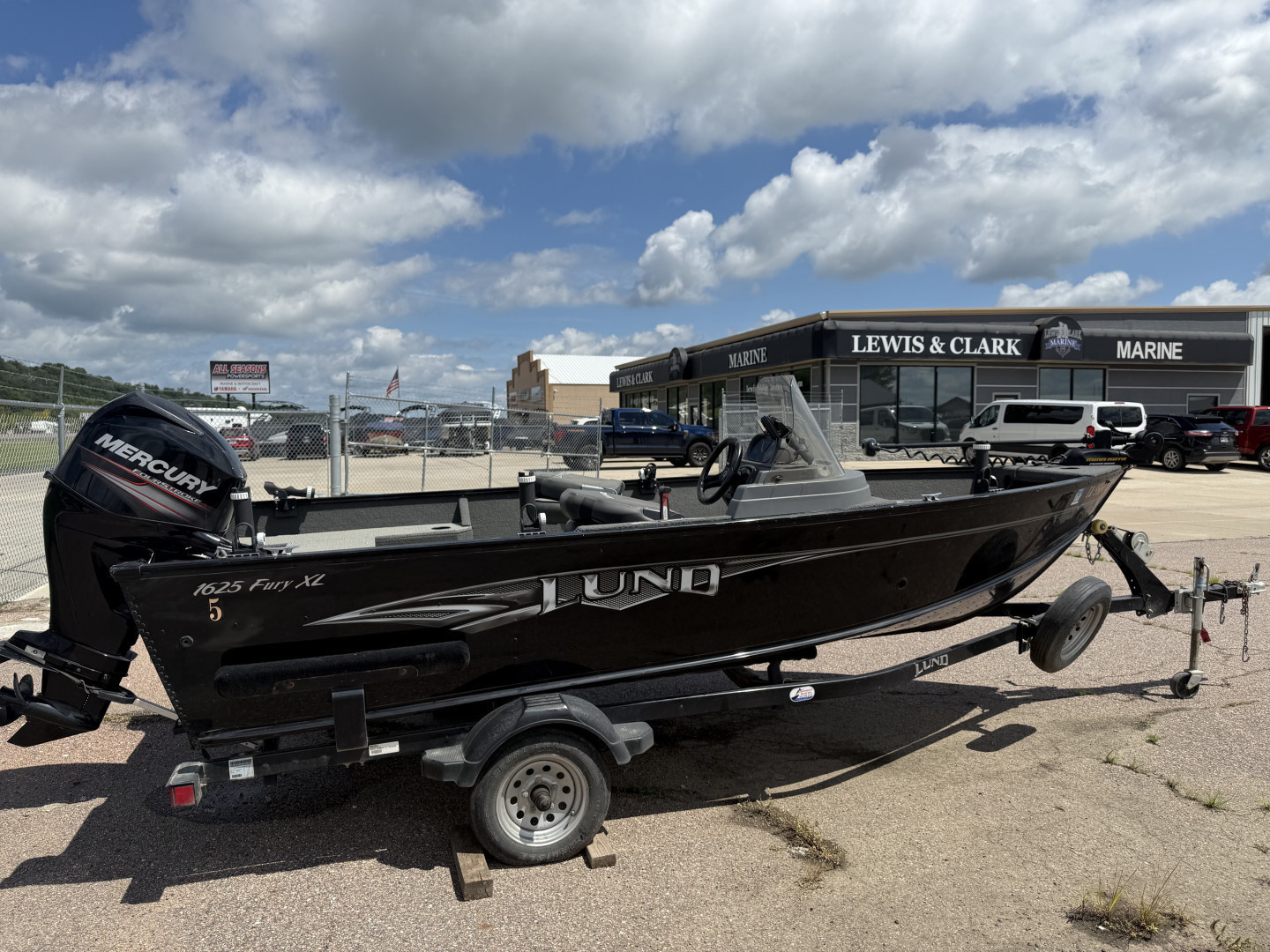 Used 2014 Lund 1625 Fury XL Fishing Boat