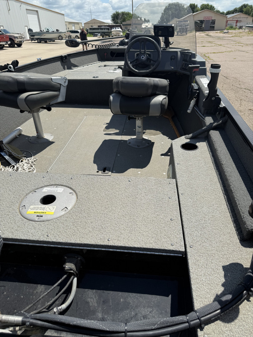 Used 2014 Lund 1625 Fury XL Fishing Boat