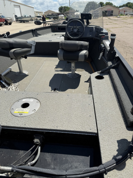 Used 2014 Lund 1625 Fury XL Fishing Boat