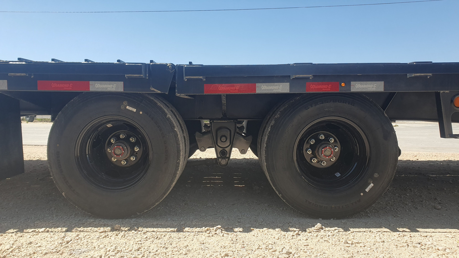 New 2026 Diamond C 102"x35' Engineered Beam FMAX212 w/ Hyd. Dovetail Pacesetter Edition