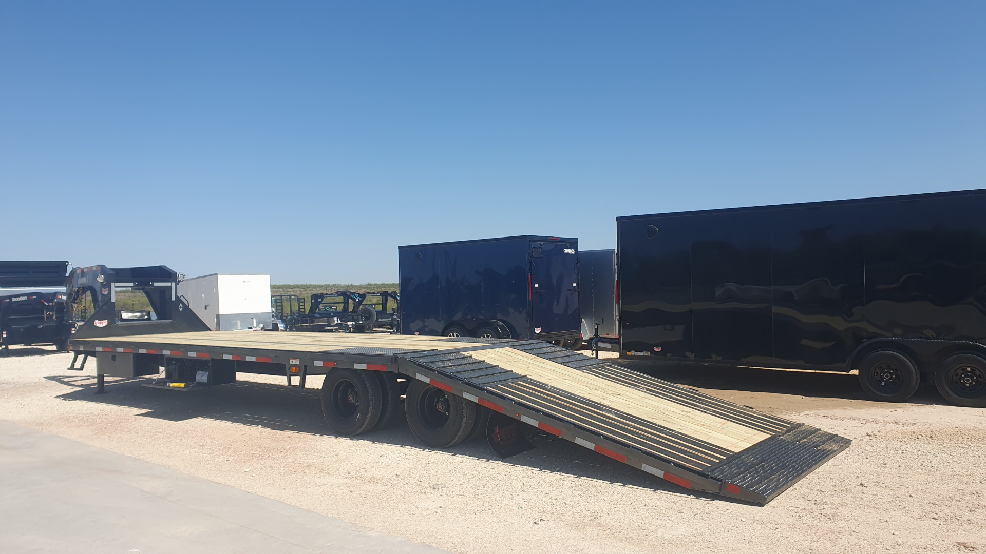 New 2026 Diamond C 102"x35' Engineered Beam FMAX212 w/ Hyd. Dovetail Pacesetter Edition