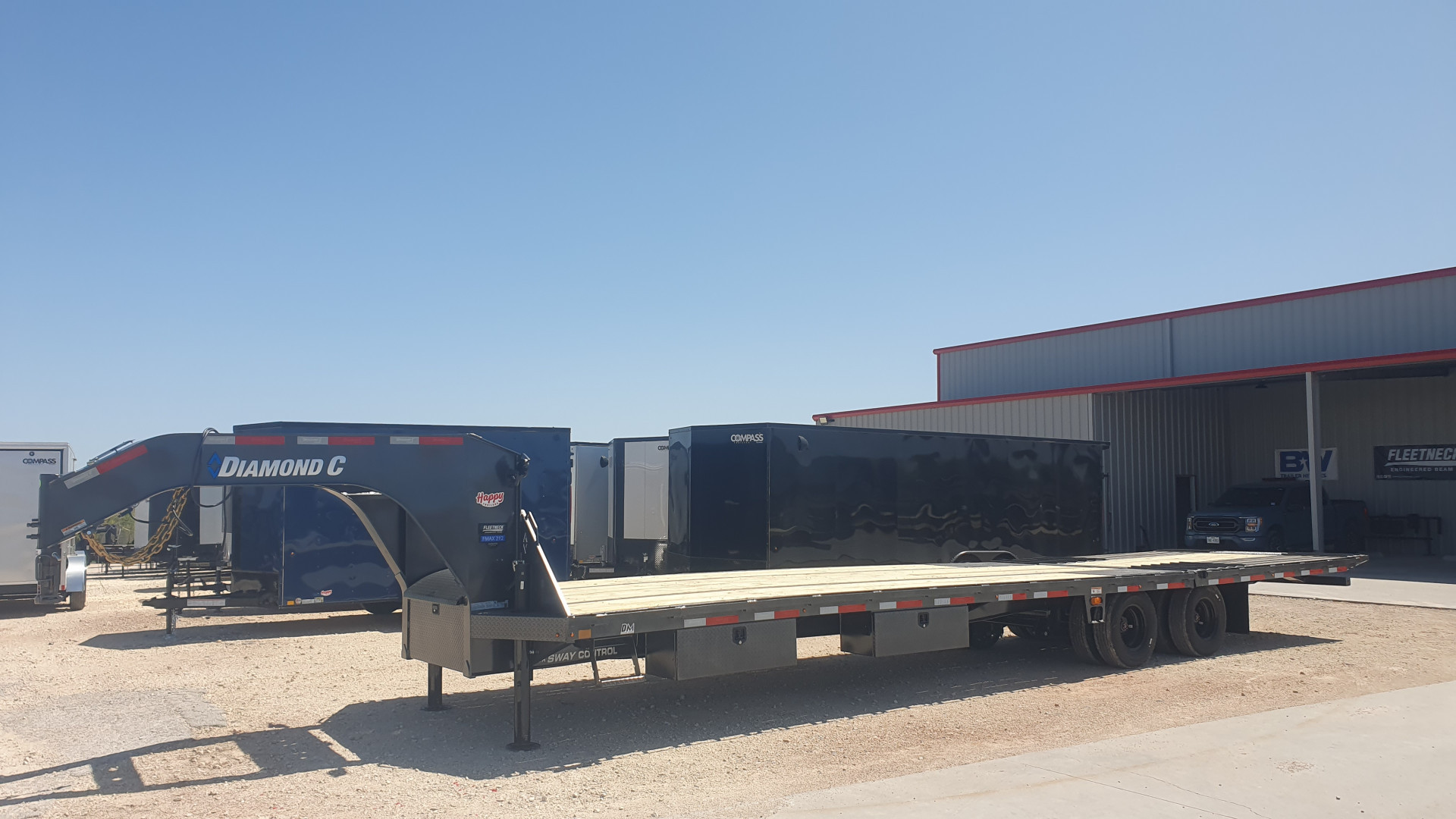 New 2026 Diamond C 102"x35' Engineered Beam FMAX212 w/ Hyd. Dovetail Pacesetter Edition
