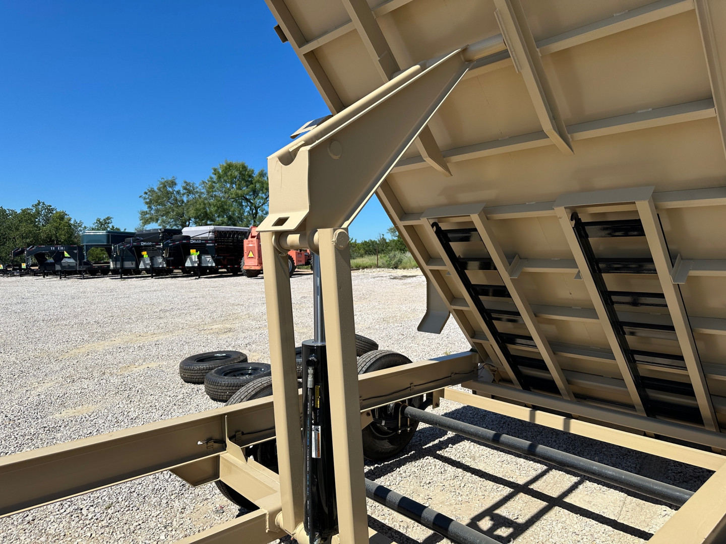 New 2025 Delco - Dump Trailer - 14' X 2' - Tarp - Ramps - Spreader Gate