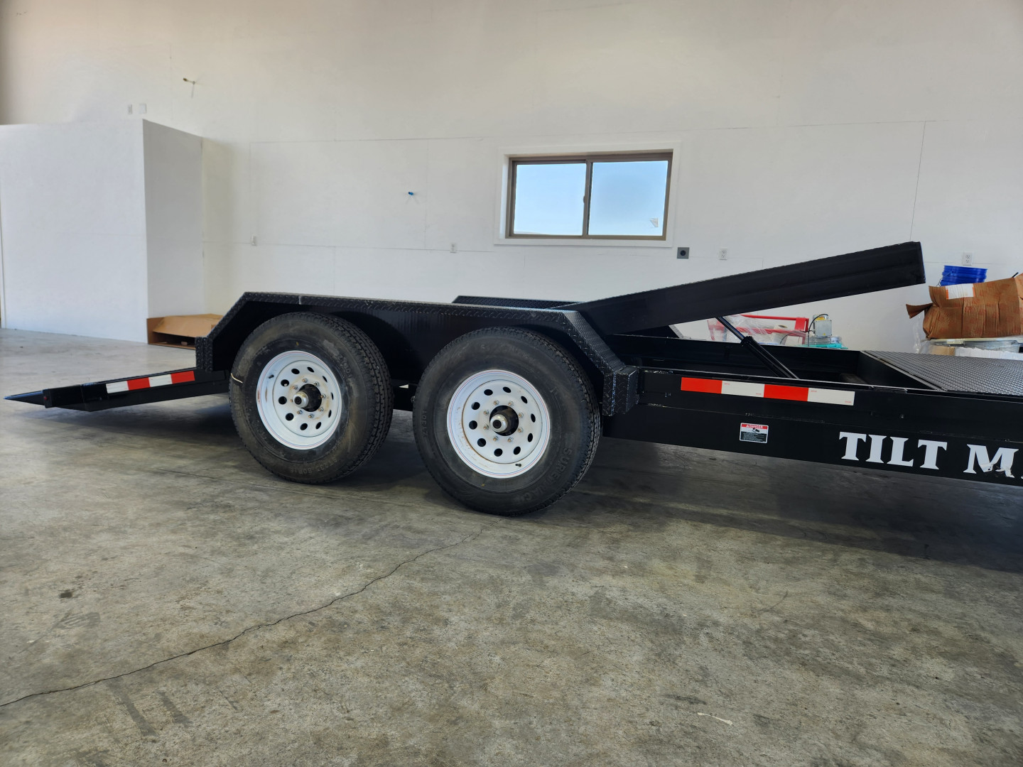 New 2025 Industrious America Tilt Trailer 20'