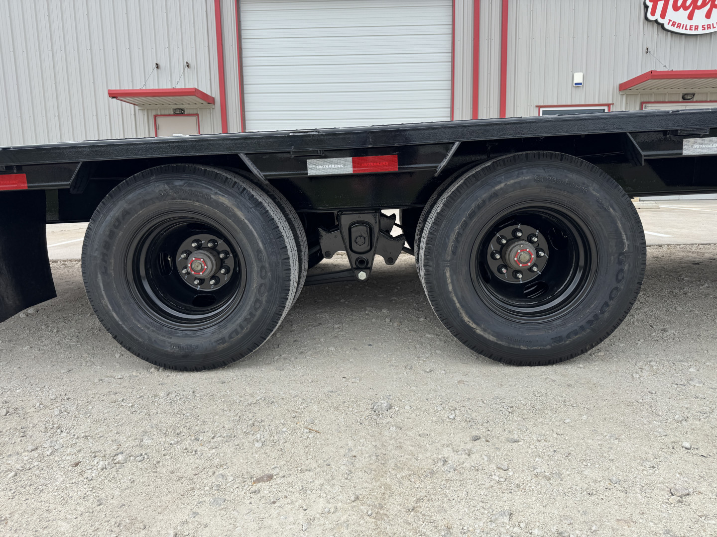 New 2026 PJ 102"x40' GN Low-Pro Flatbed w/ Duals - LD