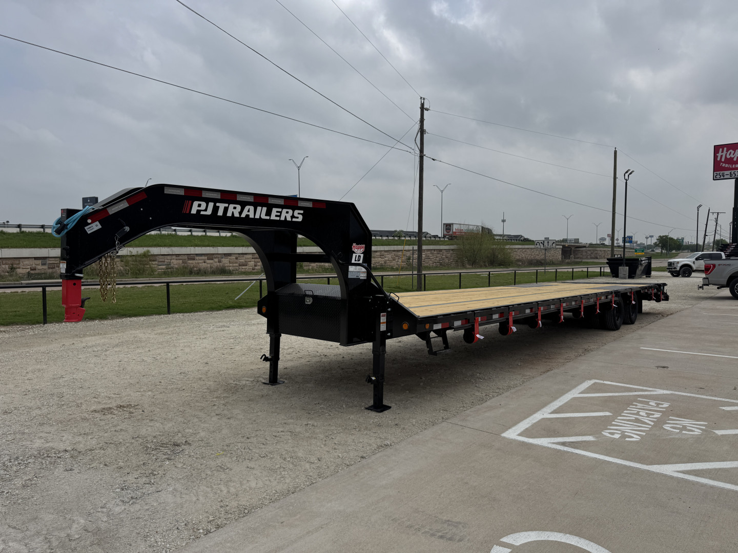 New 2026 PJ 102"x40' GN Low-Pro Flatbed w/ Duals - LD