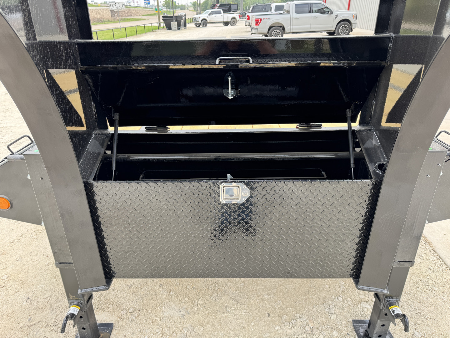 New 2026 PJ 102"x40' GN Low-Pro Flatbed w/ Duals - LD