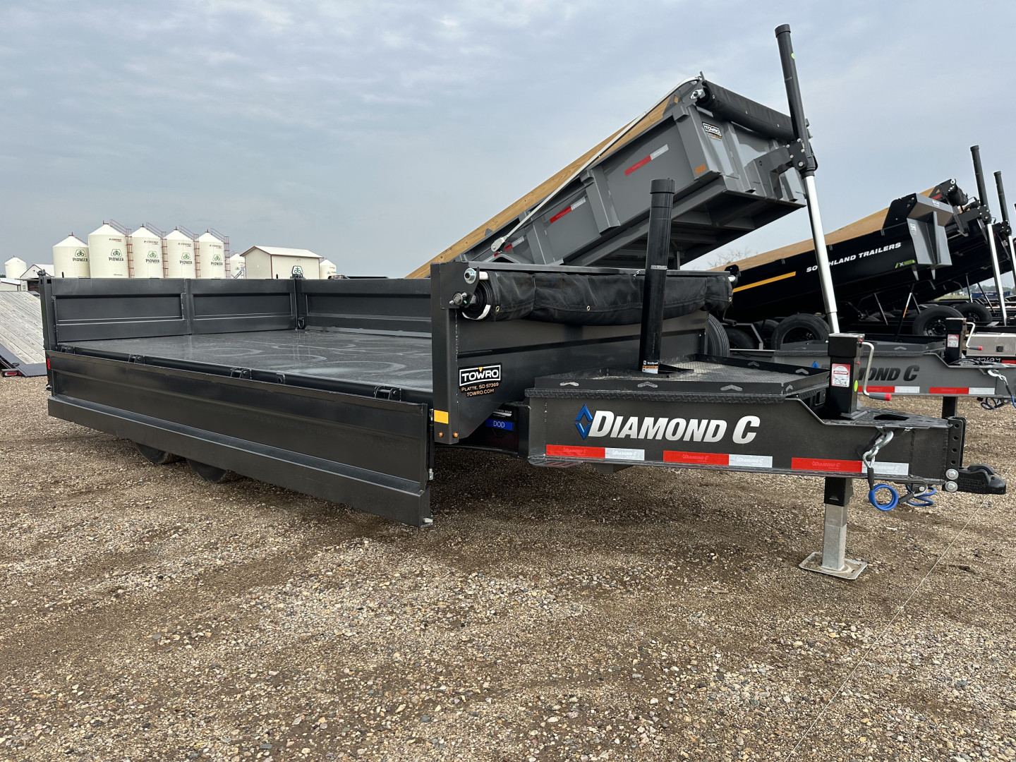 New 2025 Diamond C Trailers DOD207 Dump Trailer